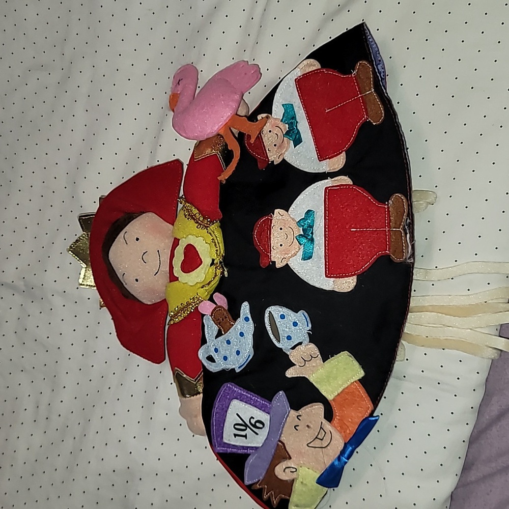 Alice in Wonderland Mad Hatter & Queen Topsy Turvy doll